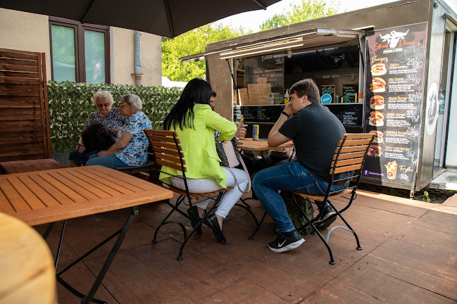 Street Dreams Burgers & Wings