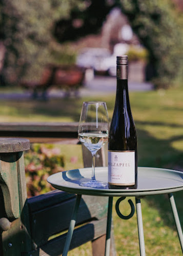 Opinii despre Mielżyński Burakowska - Wine Bar & Sklep z winem în Warszawa - Gastronomia