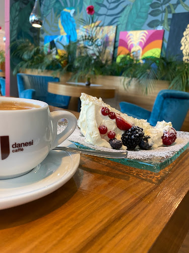 CH Avenida, Stanisława Matyi 2, 61-586 Poznań