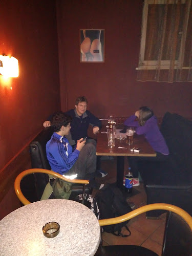 Rena. Pub. Sklep spożywczy