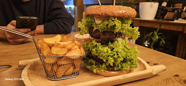 ROGATY GOŚCINIEC RESTAURACJA - Gastronomia