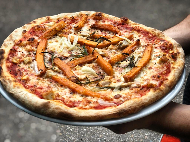 Od strony parku, Osiedle Stefana Batorego 14, 60-687 Poznań