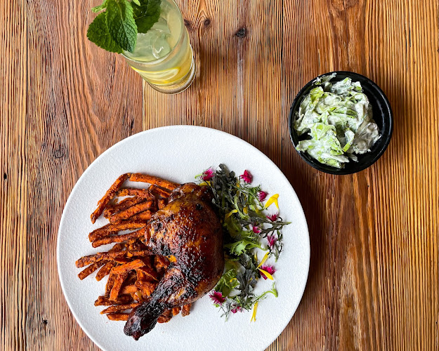 La Casa Bistro & Cafe