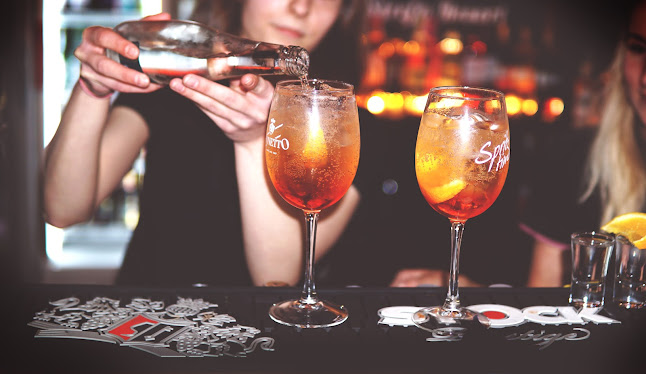 Ministerstwo Śledzia i Wódki - Gastronomia