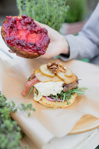 Opinii despre Burger Mama în Warszawa - Gastronomia