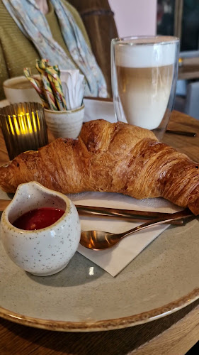 Opinii despre CAVA Organic Bistro Café în Warszawa - Gastronomia