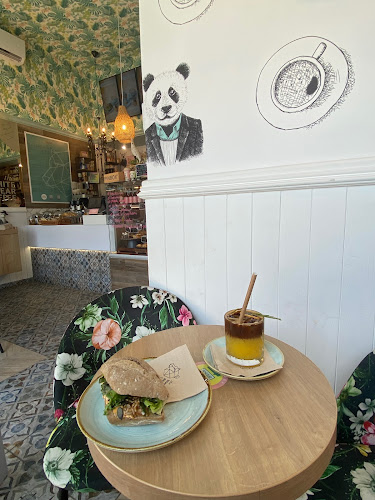 The White Bear Coffee Liniarskiego - Gastronomia