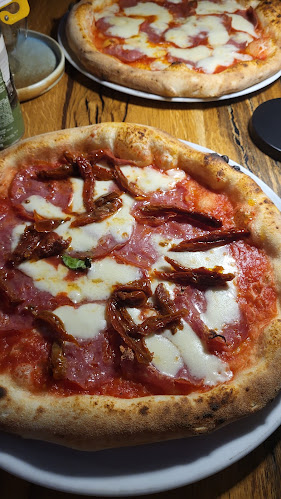 Opinii despre Forni Rossi Napule Pizza în Poznań - Gastronomia