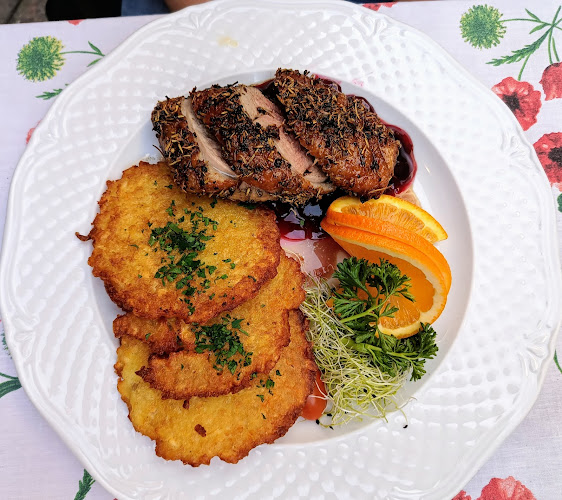 Wąski Dunaj 4/6/8, 00-256 Warszawa