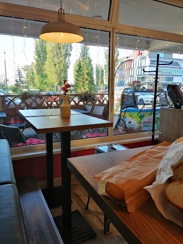 Różana Piekarnia Cukiernia Kawiarnia - Gastronomia