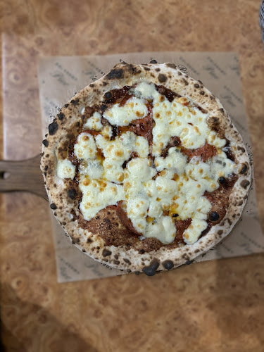 Kolorowy Piec Pizza Włoska - Gastronomia