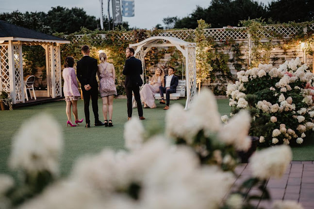 Ustowo 40i, 70-001 Szczecin