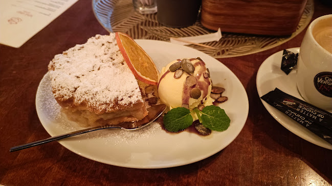 Malinowy Bzyk Restauracja