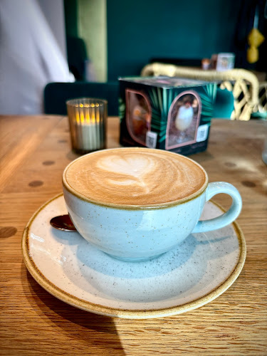 Opinii despre CAVA Organic Bistro Café Złote Tarasy în Warszawa - Gastronomia