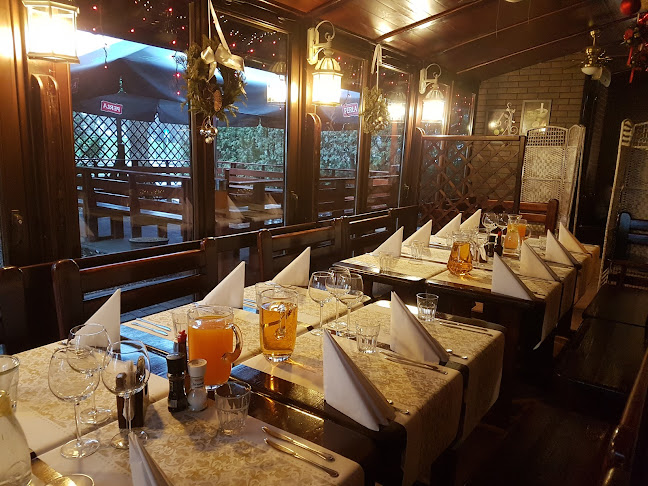 Restauracja: "Pod Złotym Liściem"