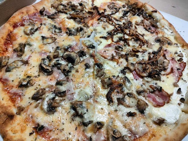 https://pizzanawypasieradom.pl/