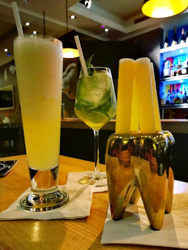 The Ptak i Pies Cocktail Bar - Gastronomia