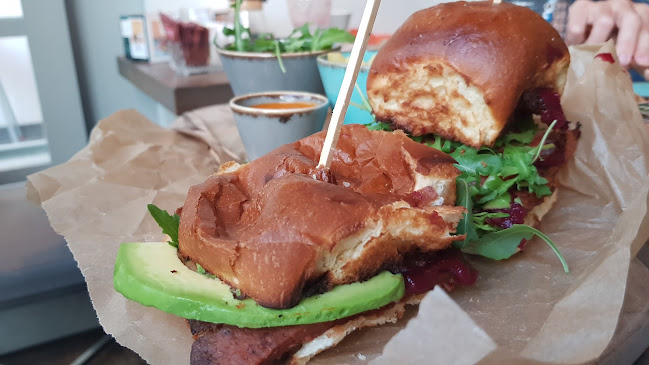 CAVA Organic Bistro Café Złote Tarasy - Warszawa