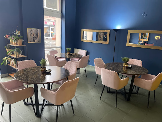 Złote a skromne ciastka