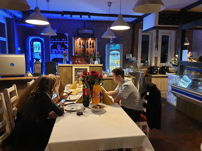 Wiejska Chata Pysznie i Domowo Restaurant - Gastronomia