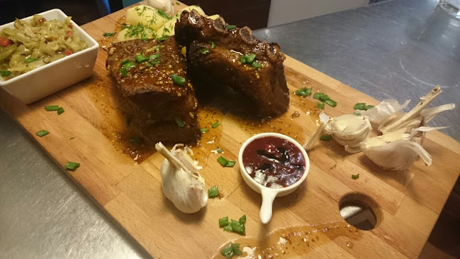 Restauracja: "Pod Złotym Liściem"