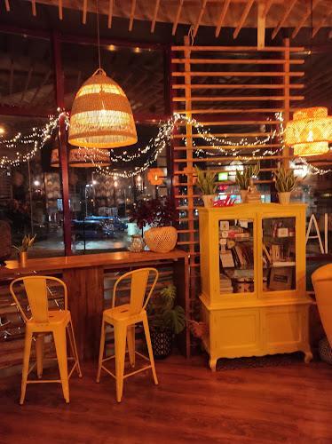 Holi Design & Cafe - Zamość