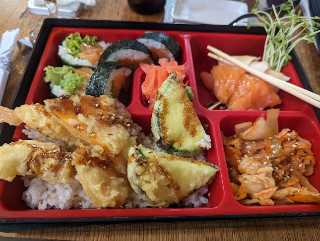 Opinii despre Izumi Japanese Grill & Street Food în Warszawa - Gastronomia