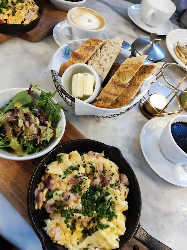 Opinii despre Bułkę przez Bibułkę | Żurawia în Warszawa - Gastronomia