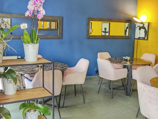 Złote a skromne ciastka - Kraków