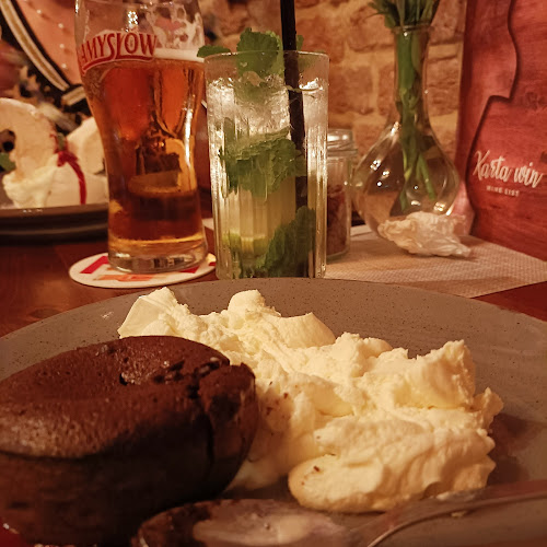 Opinii despre Kazamaty Pub & Restaurant în Nysa - Gastronomia