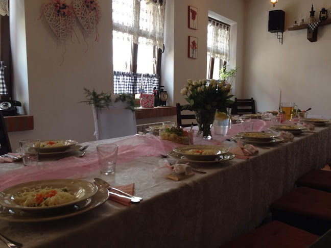 Restauracja Cela Pod Różą - Pierogarnia & Naleśnikarnia - Gastronomia