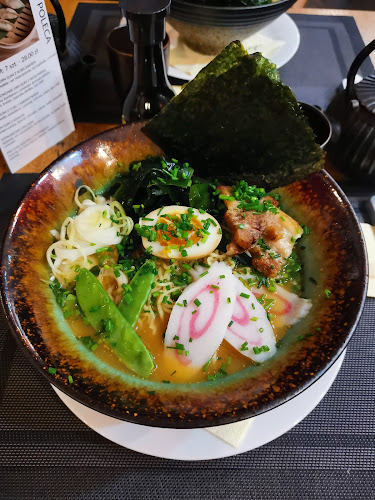 Opinii despre Izumi Japanese Grill & Street Food în Warszawa - Gastronomia