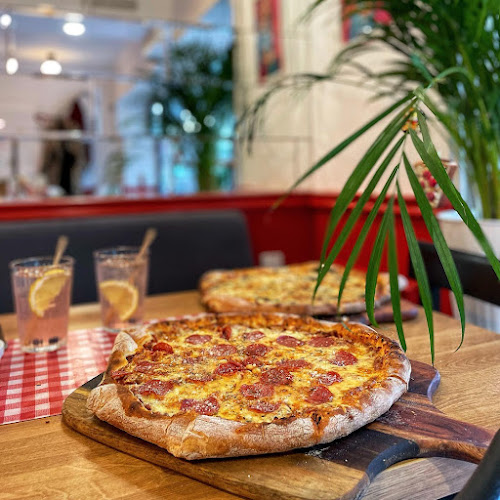 Opinii despre Tauzen Pizza în Katowice - Gastronomia