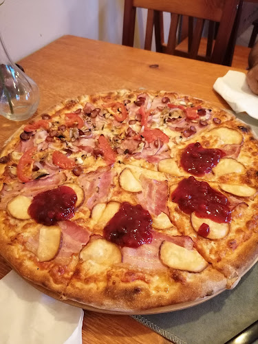 SZTOS Pizzeria - Gastronomia