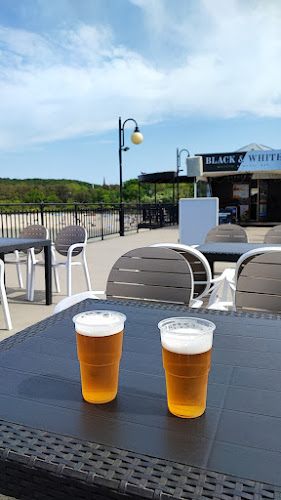 Black & White Grill & Drink Bar