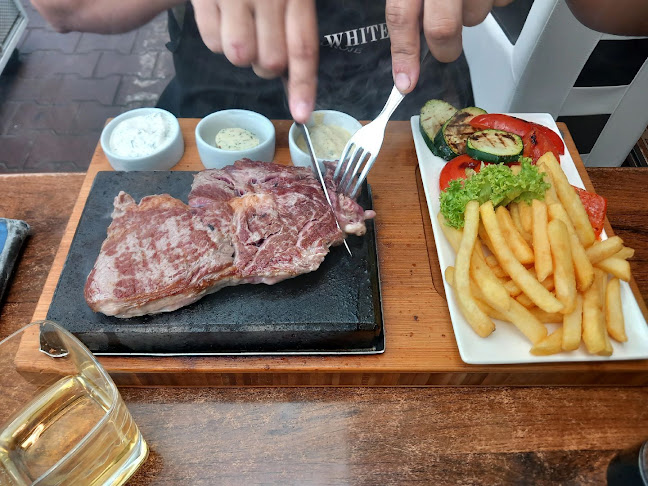 Opinii despre Black & White Grill & Drink Bar în Międzyzdroje - Gastronomia