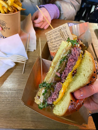 Trzykrotny Mistrz Burgerowy | Warszawa - Gastronomia