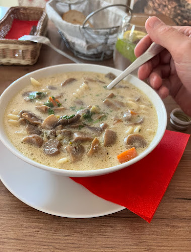 Comments and reviews of Restauracja i pokoje gościnne Kolejowa 18