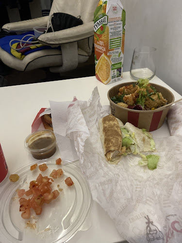 Opinii despre KFC Warszawa PKP Wschodni în Warszawa - Gastronomia