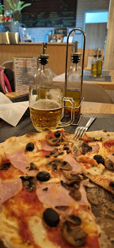 Opinii despre Kolorowy Piec Pizza Włoska în Toruń - Gastronomia