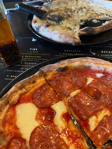 Opinii despre Głodna Małpa Pizza & Chill în Kielce - Gastronomia