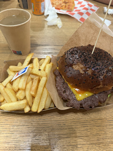 Opinii despre Trzykrotny Mistrz Burgerowy | Warszawa în Warszawa - Gastronomia