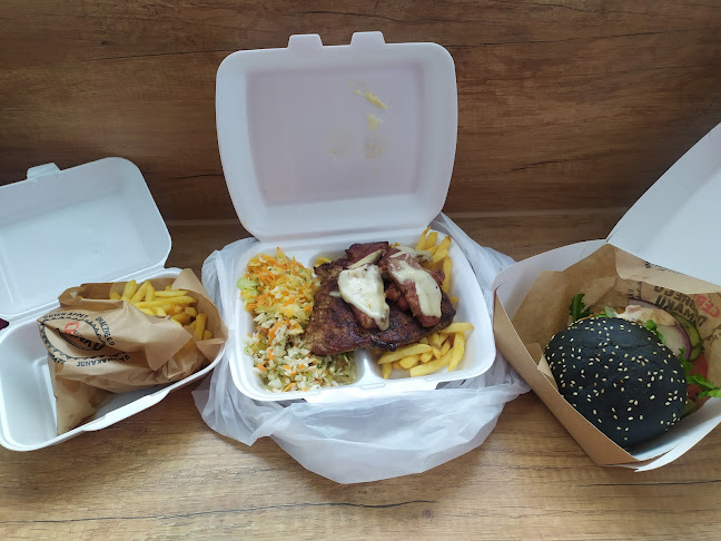 Wiejska Chata Pysznie i Domowo Restaurant - Gastronomia