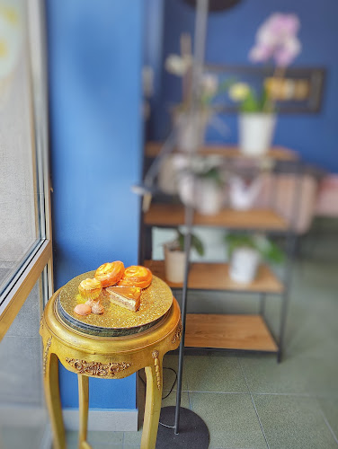 Złote a skromne ciastka - Kraków