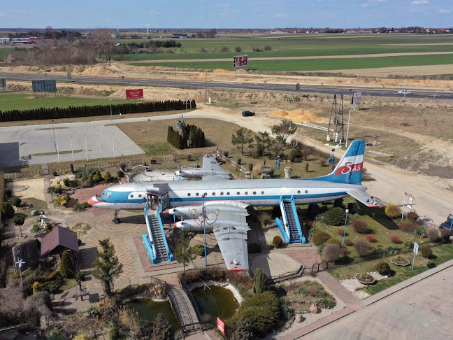 RESTAURACJA W HANGARZE, DE SAMOLOTE - Gastronomia