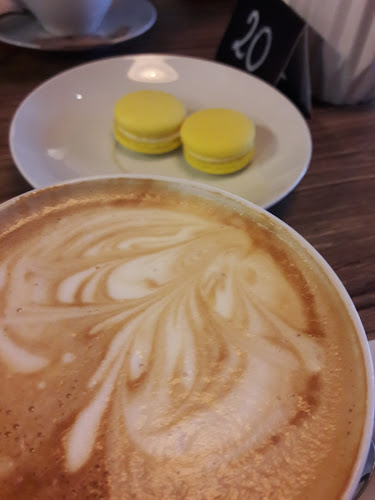 Różana Piekarnia Cukiernia Kawiarnia - Gastronomia