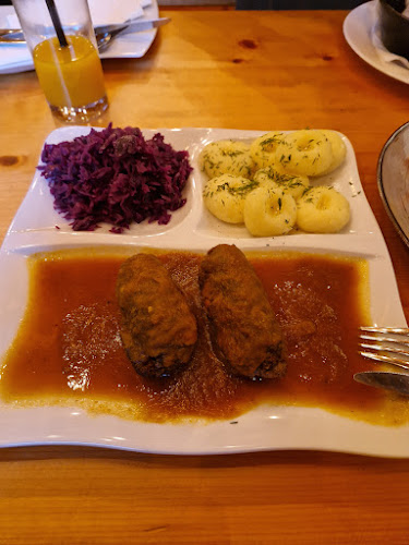 Rogata. Kuchnia lokalna. Kuchnia tradycyjna. Kuchnia beskidzka. Imprezy okolicznościowe.Rezerwacje firmowe.