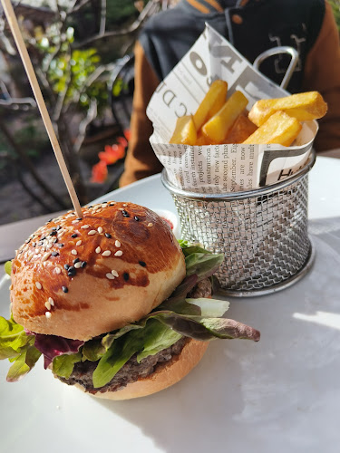 American House Baletowa Restauracja & Pokoje Gościnne - Gastronomia