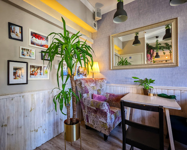 Reviews of Słodkie Babki Kawiarnia; Pracownia ciast in Legionowo - Gastronomia