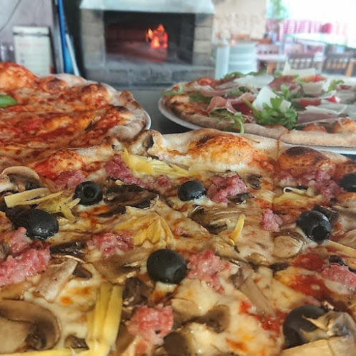 Trattoria w Trakcie - Gastronomia